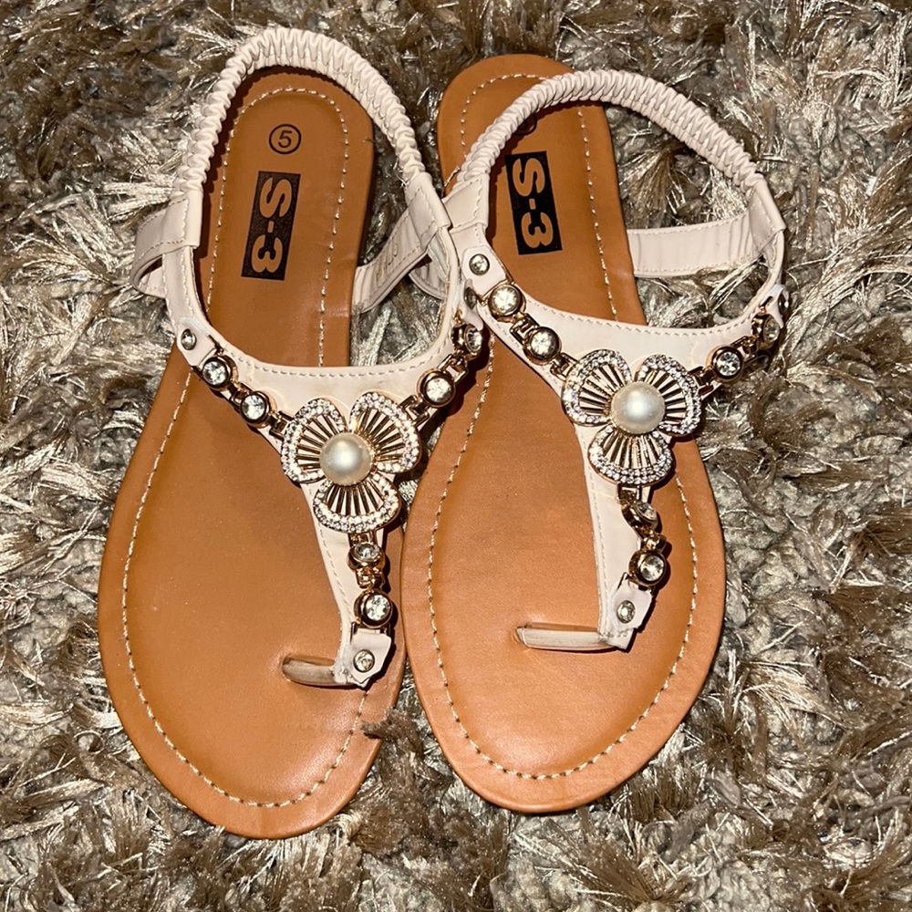 Beautiful Sandals, Summer, Casual Tan with gold & Rhyme stone design Sz 5